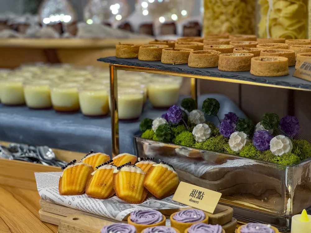 Madeleines, dessert cups and flowers on the LOHERB buffet table