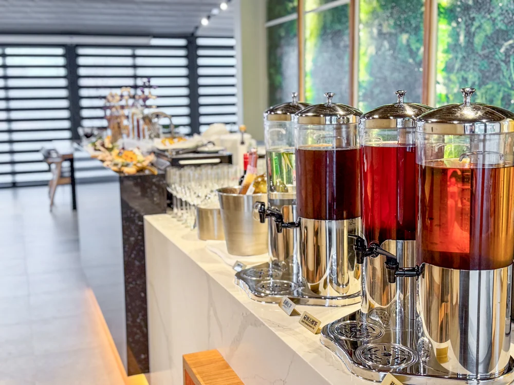 Juices and teas at the LOHERB semi-buffet drinks bar, with pastries behind